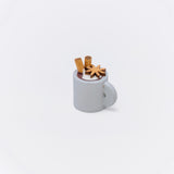 【イルムス限定】Fika Collection ふんわりクッションとココアを持つお座りニッセ