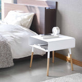 ベッドサイドイメージ白2