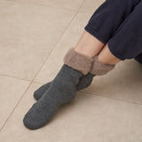 グレーの靴下 着用