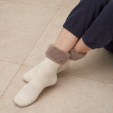 ベージュの靴下 着用