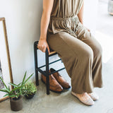 腰掛けているイメージ