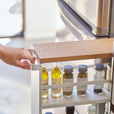 ハンドル付きスリムワゴン タワー(ホワイト)のハンドルを引く様子