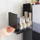 上段の引き出しを開けたシーン