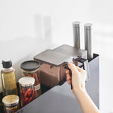 オープンスペースからストッカーを取り出すシーン