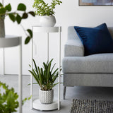 キャスター付きプランタースタンド タワー 2段(ホワイト)の使用イメージ