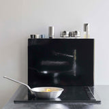 ラック(ブラック)を横から見たシーン