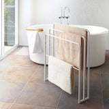 湯船とバスタオルハンガー