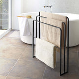 湯船とバスタオルハンガー黒