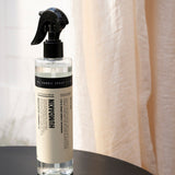 カーテンとスプレー