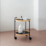 タオルが乗ったトローリー