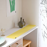 てぬぐい (レモン)を棚に敷いた様子