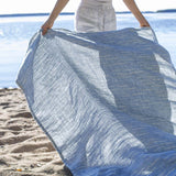 ブランケットと女性