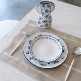 花柄の花瓶と2枚重ねた皿