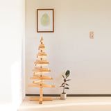 ツリーとポスターと植物