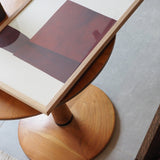 テーブルとポスター