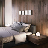 クシ テーブルとベッド