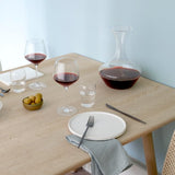 パーフェクション ウォーターグラスとパーフェクション ブルゴーニュグラスを食卓で使用したイメージシーン