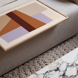 ポスターとソファの座面