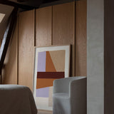 ポスターと木の壁