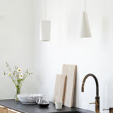 キッチンと2つのペンダント