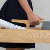 手に持ったシーン