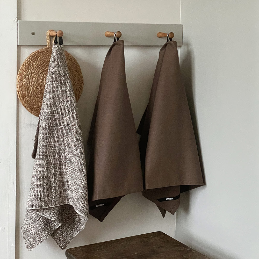 3枚掛けたティータオル