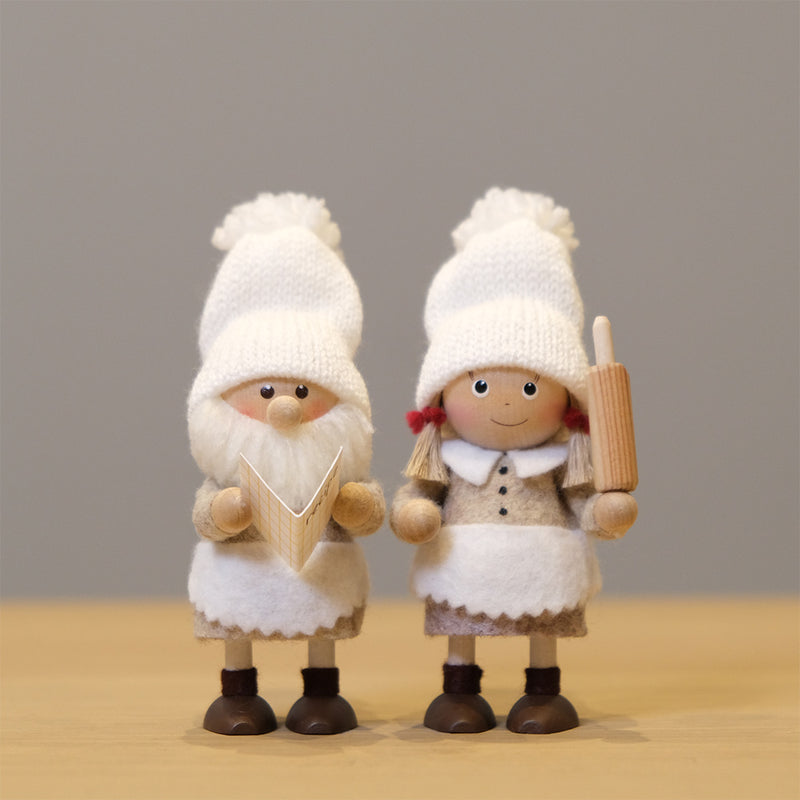 【イルムス限定】Fika Collection お茶会の準備をするエプロン姿のニッセ