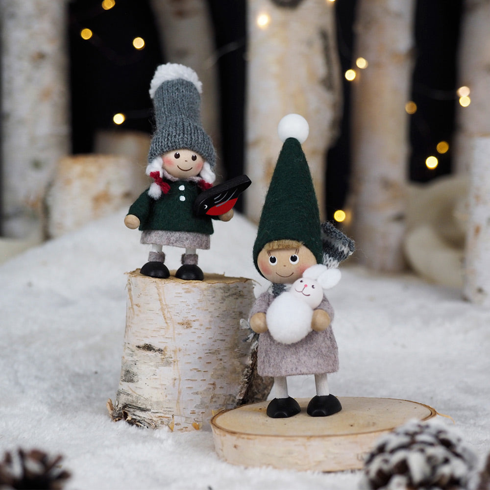 ウサギを抱えた男の子