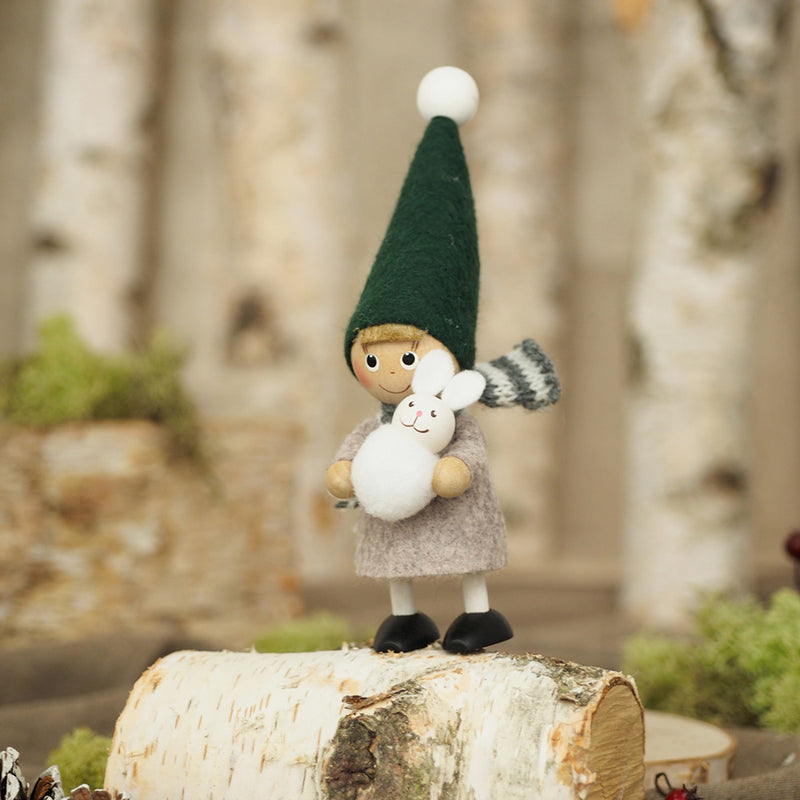 ウサギを抱えた男の子