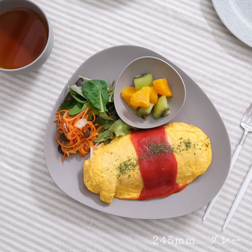 SHIONARI plate 245mm 195mm イイホシユミコ SHIONARI プレート｜ユミコイイホシポーセリン – イルムス オンライン